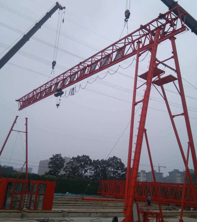 門式起重機(jī)施工過(guò)程中的安全注意事項(xiàng)有哪些？