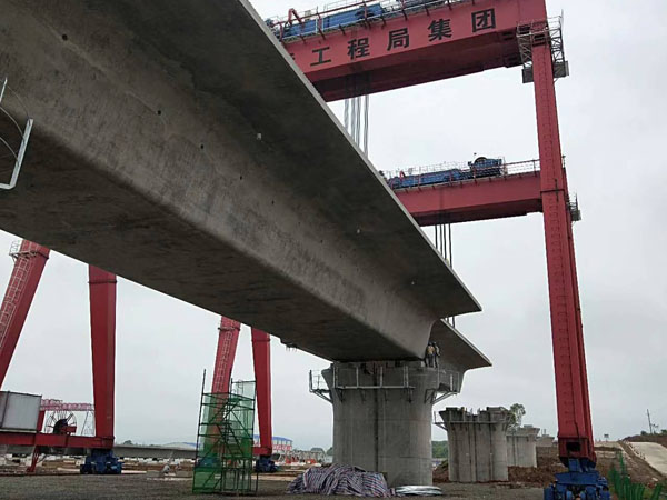 軌道式集裝箱門(mén)式起重機(jī)司機(jī)室減振技術(shù)