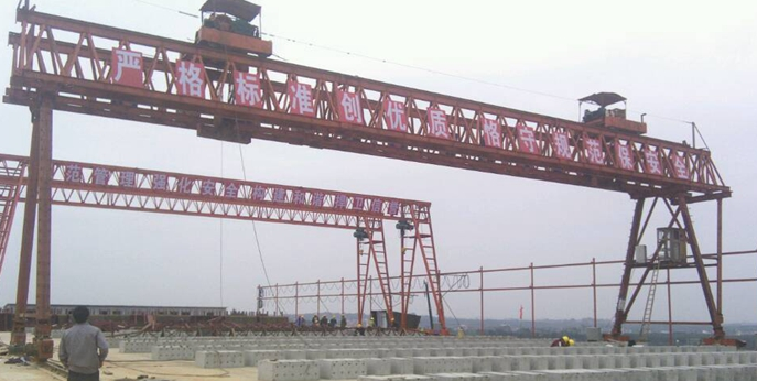 架橋建路用的T型梁造價(jià)要多少？提梁機(jī)該怎么選擇？?jī)r(jià)格是多少呢？